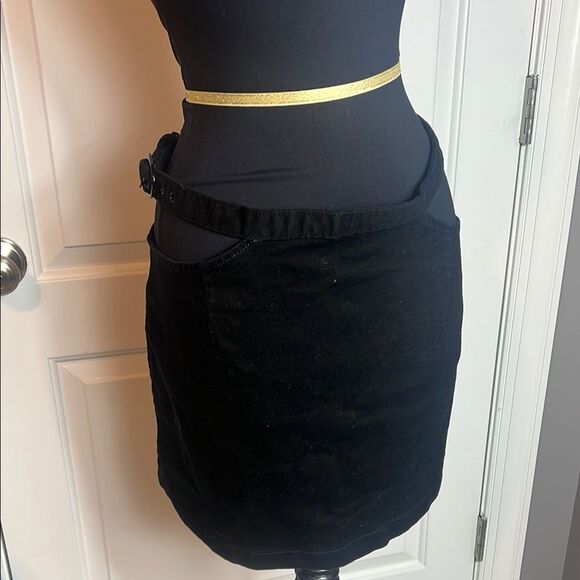 BNWT - WEWOREWHAT CUT OUT BLACK SKIRT - L - Picture 2 of 6